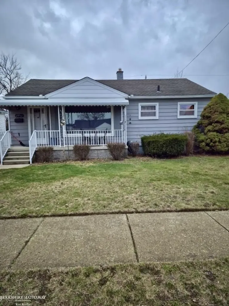 29561 Rosemont Street Roseville City MI 48066