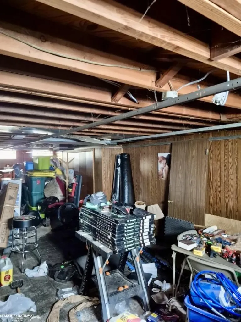 29561 Rosemont Street Roseville City MI 48066
