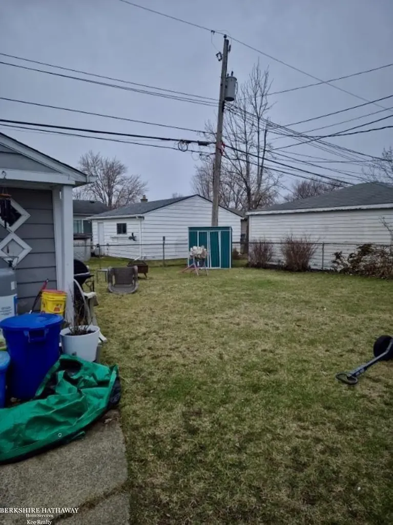 29561 Rosemont Street Roseville City MI 48066