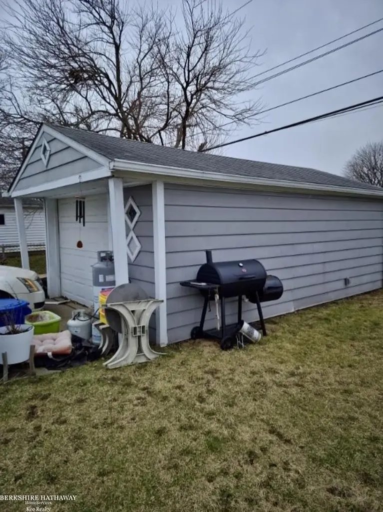 29561 Rosemont Street Roseville City MI 48066