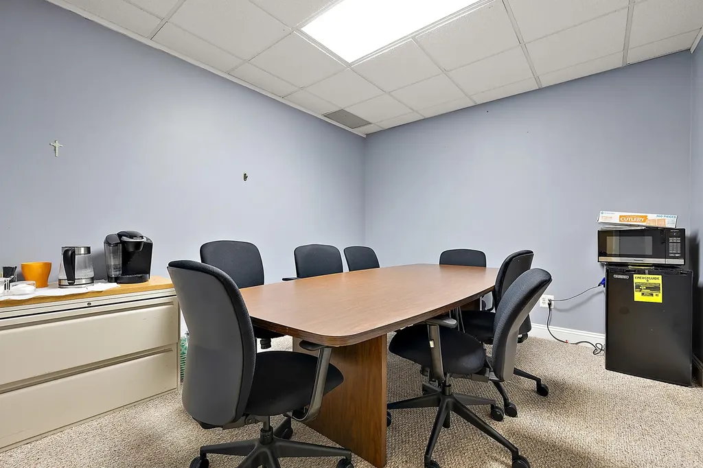 1681 E Auburn Road Rochester Hills City MI 48307