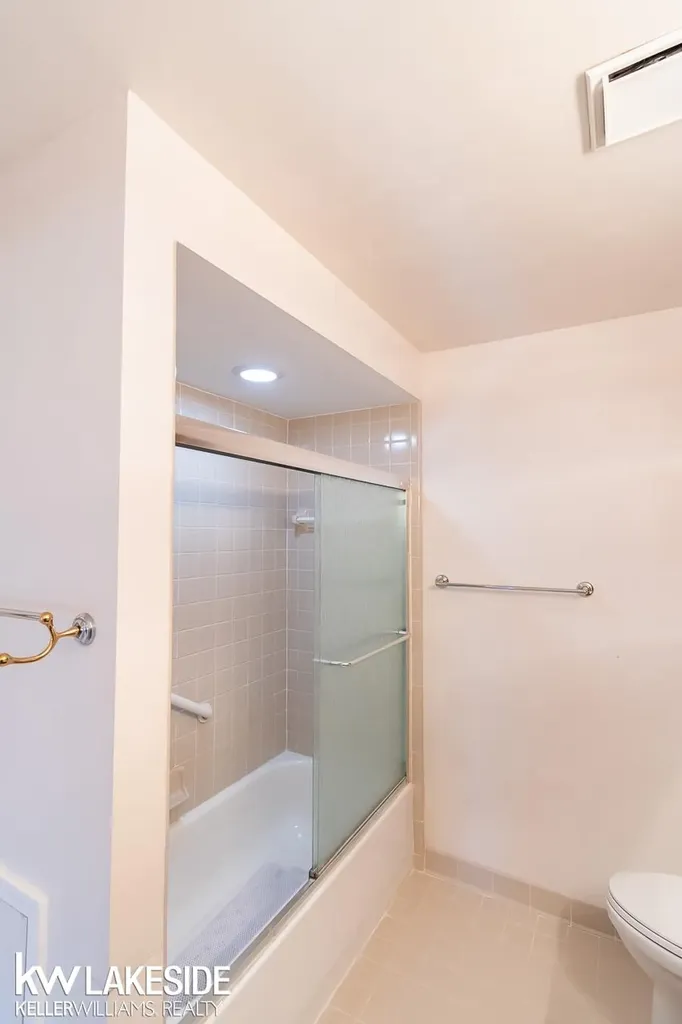 45297 Universal Court Shelby Charter Township MI 48317