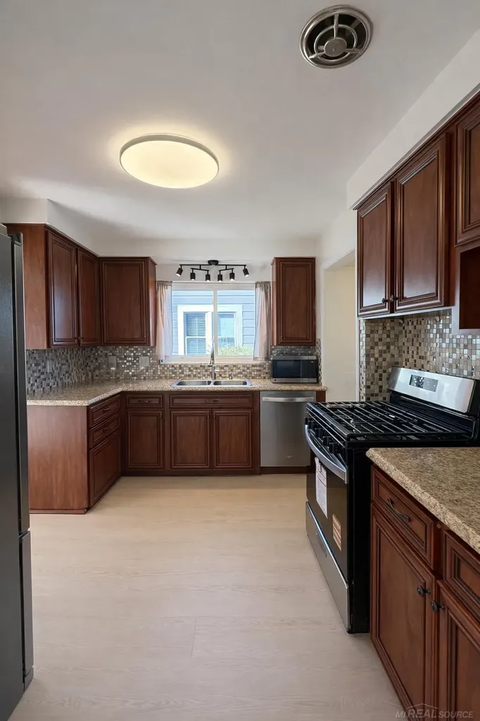 2034 Mortenson Boulevard Berkley City MI 48072