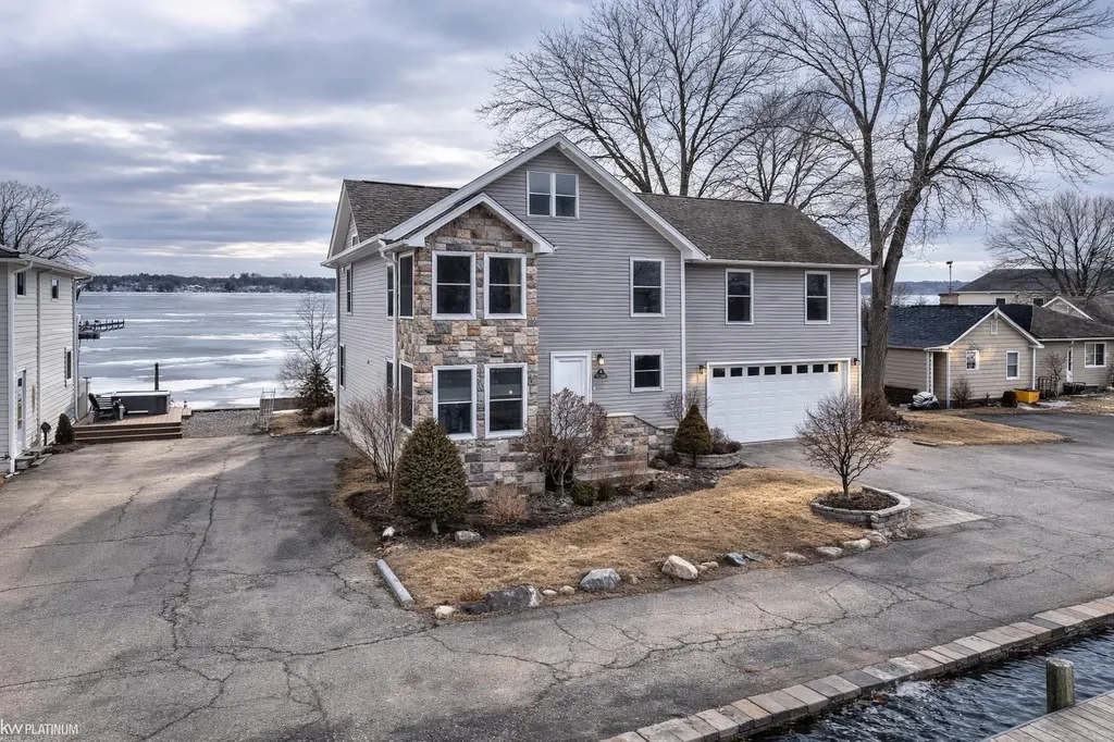 50740 Base Street New Baltimore City MI 48047