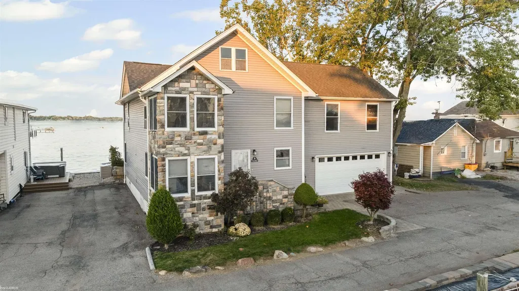 50740 Base Street New Baltimore City MI 48047