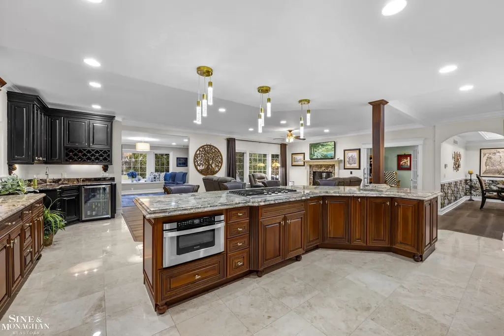 680 Pear Tree Lane Grosse Pointe Woods City MI 48236