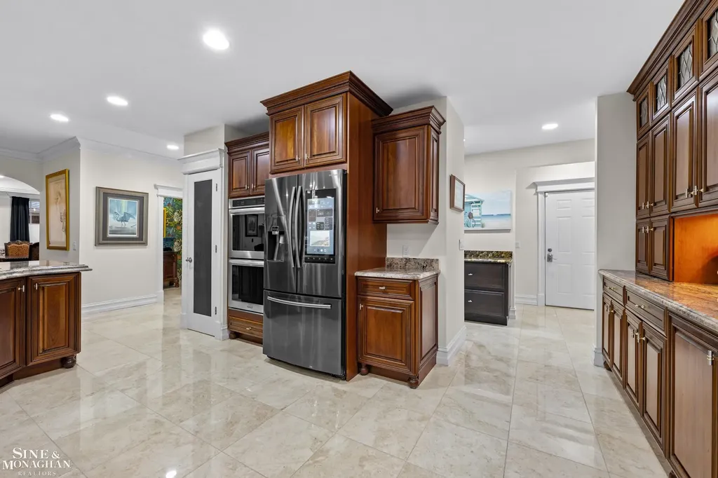 680 Pear Tree Lane Grosse Pointe Woods City MI 48236