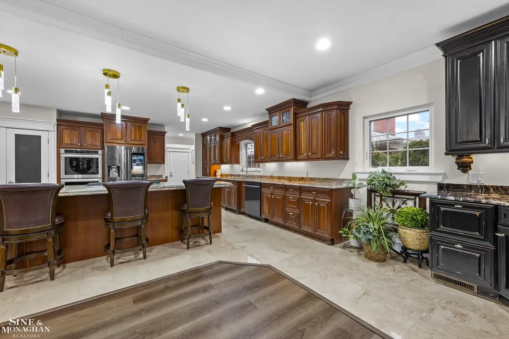 680 Pear Tree Lane Grosse Pointe Woods City MI 48236