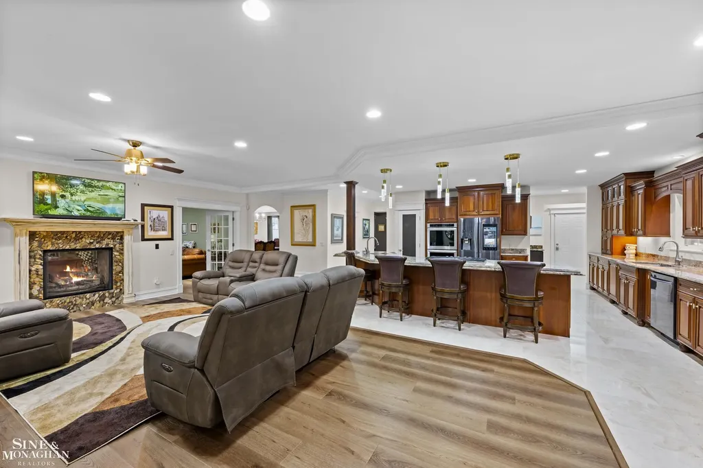 680 Pear Tree Lane Grosse Pointe Woods City MI 48236