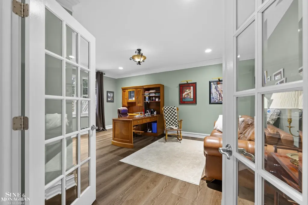 680 Pear Tree Lane Grosse Pointe Woods City MI 48236