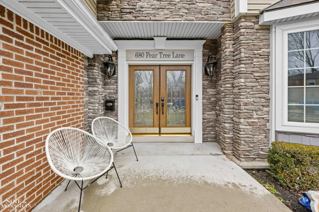 680 Pear Tree Lane Grosse Pointe Woods City MI 48236