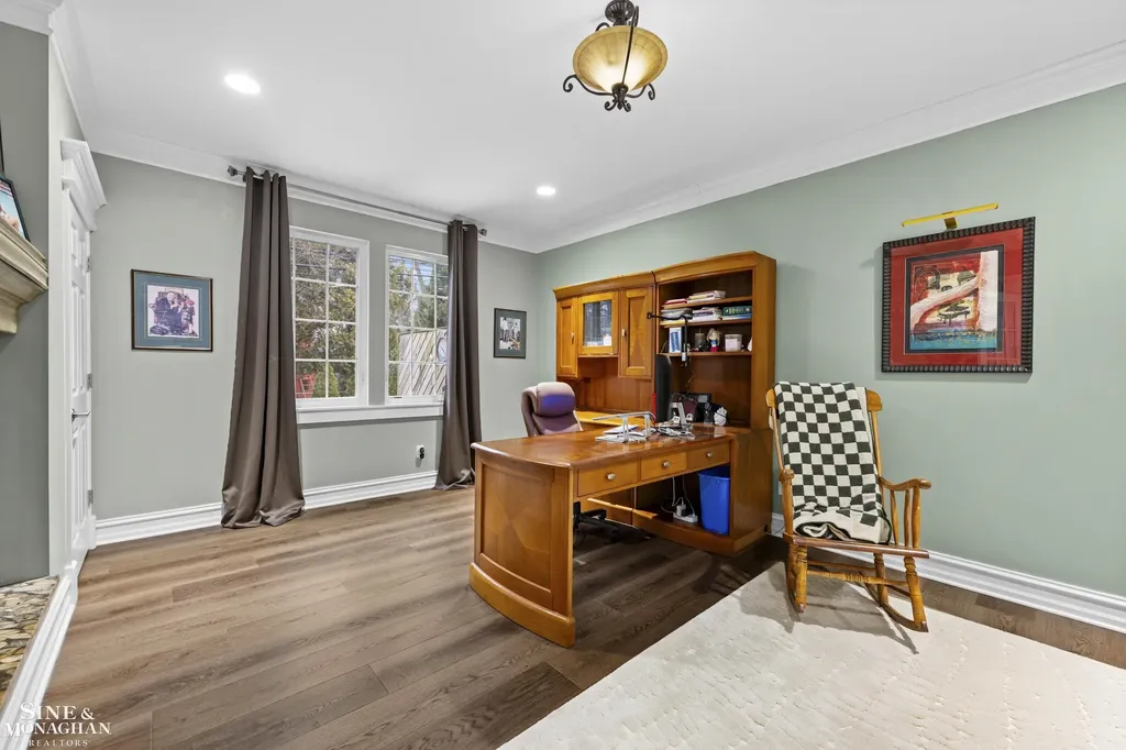 680 Pear Tree Lane Grosse Pointe Woods City MI 48236