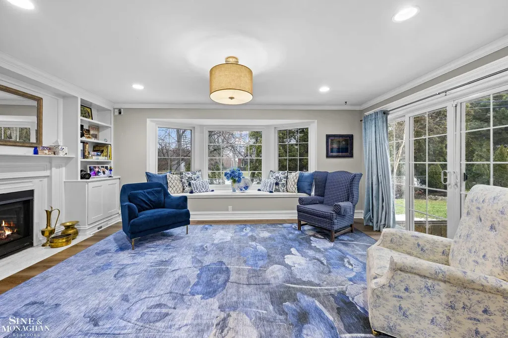 680 Pear Tree Lane Grosse Pointe Woods City MI 48236