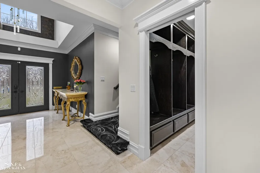 680 Pear Tree Lane Grosse Pointe Woods City MI 48236