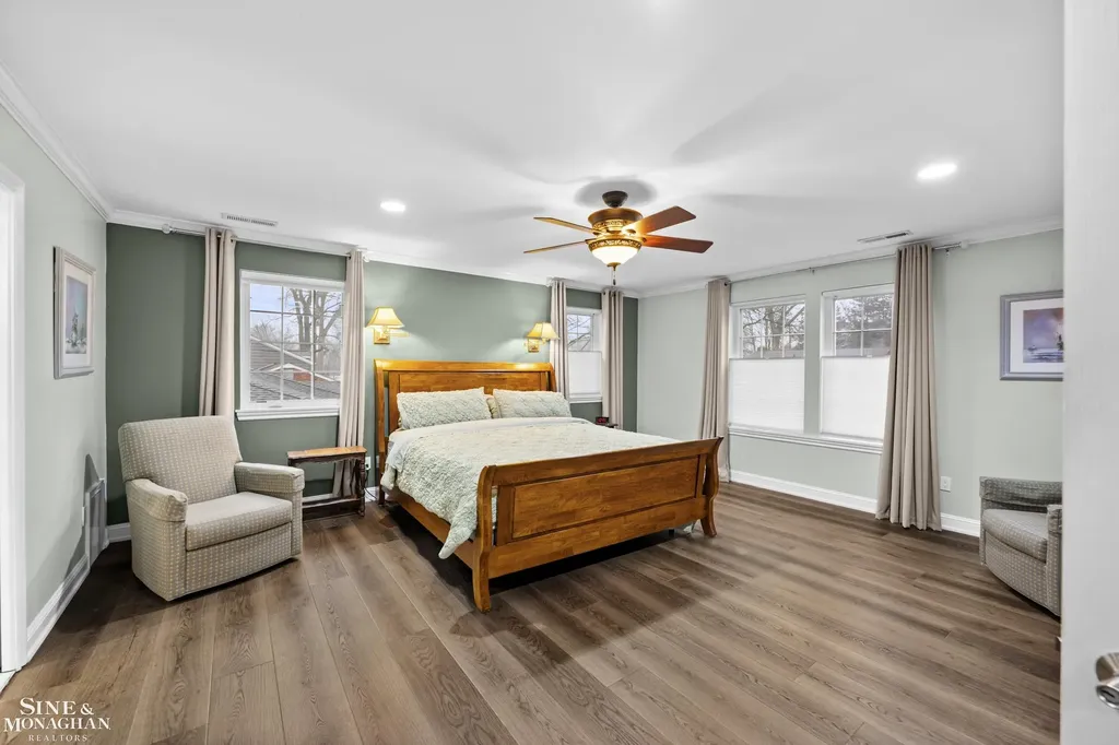 680 Pear Tree Lane Grosse Pointe Woods City MI 48236