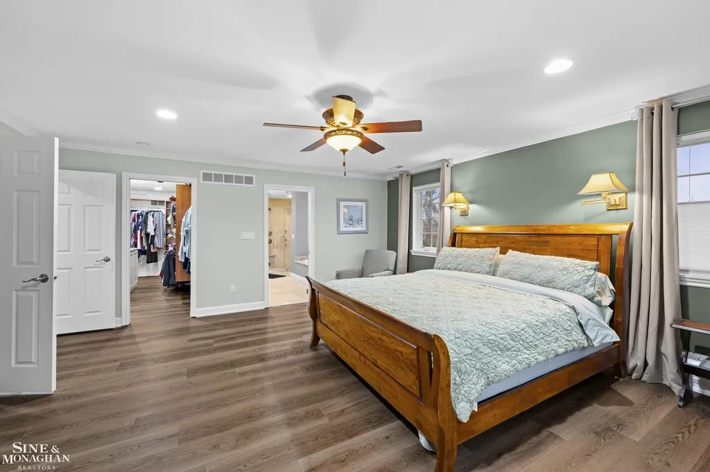 680 Pear Tree Lane Grosse Pointe Woods City MI 48236