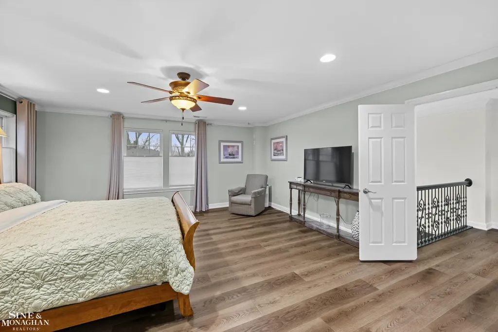 680 Pear Tree Lane Grosse Pointe Woods City MI 48236