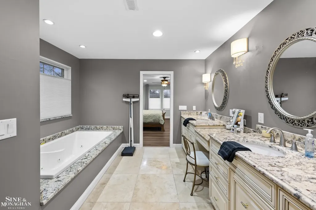680 Pear Tree Lane Grosse Pointe Woods City MI 48236