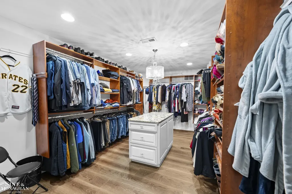 680 Pear Tree Lane Grosse Pointe Woods City MI 48236