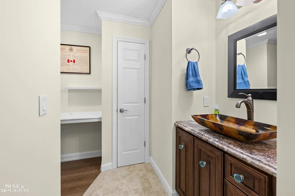 680 Pear Tree Lane Grosse Pointe Woods City MI 48236