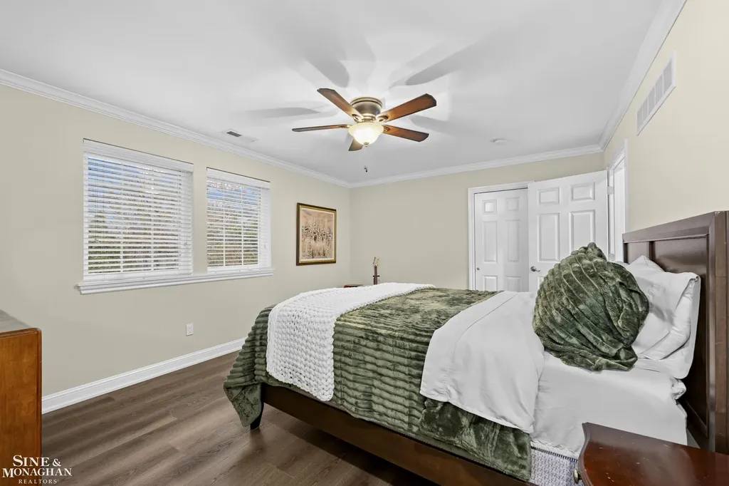 680 Pear Tree Lane Grosse Pointe Woods City MI 48236