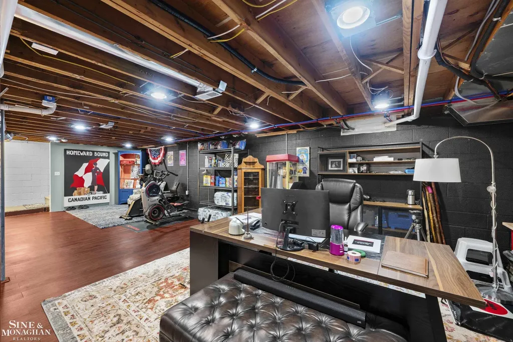 680 Pear Tree Lane Grosse Pointe Woods City MI 48236