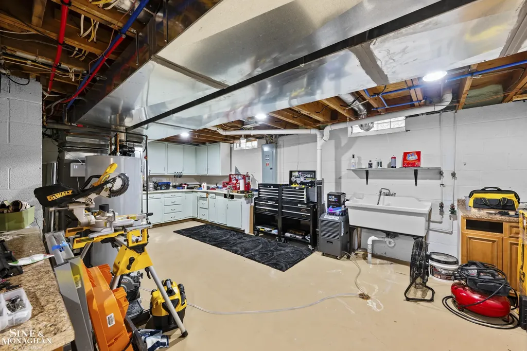 680 Pear Tree Lane Grosse Pointe Woods City MI 48236