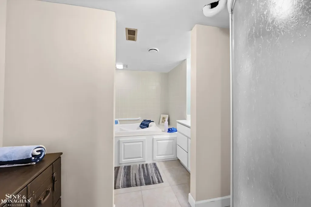 680 Pear Tree Lane Grosse Pointe Woods City MI 48236