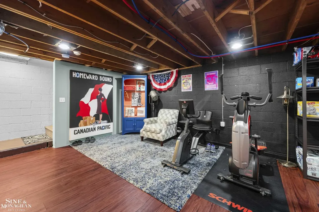 680 Pear Tree Lane Grosse Pointe Woods City MI 48236