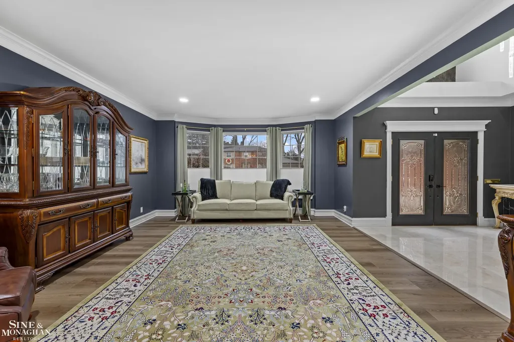 680 Pear Tree Lane Grosse Pointe Woods City MI 48236