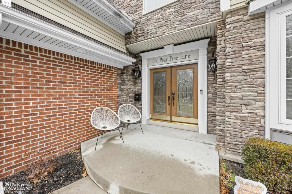 680 Pear Tree Lane Grosse Pointe Woods City MI 48236