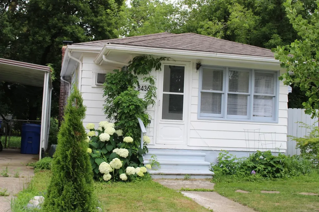 8436 Lozier Avenue Warren City MI 48089