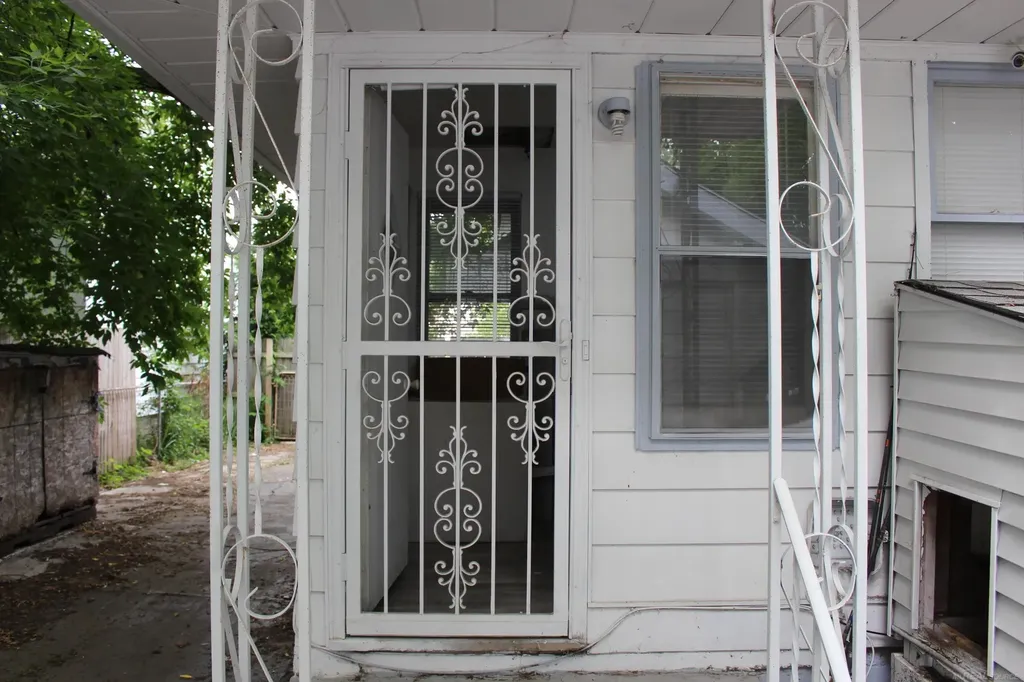 8436 Lozier Avenue Warren City MI 48089