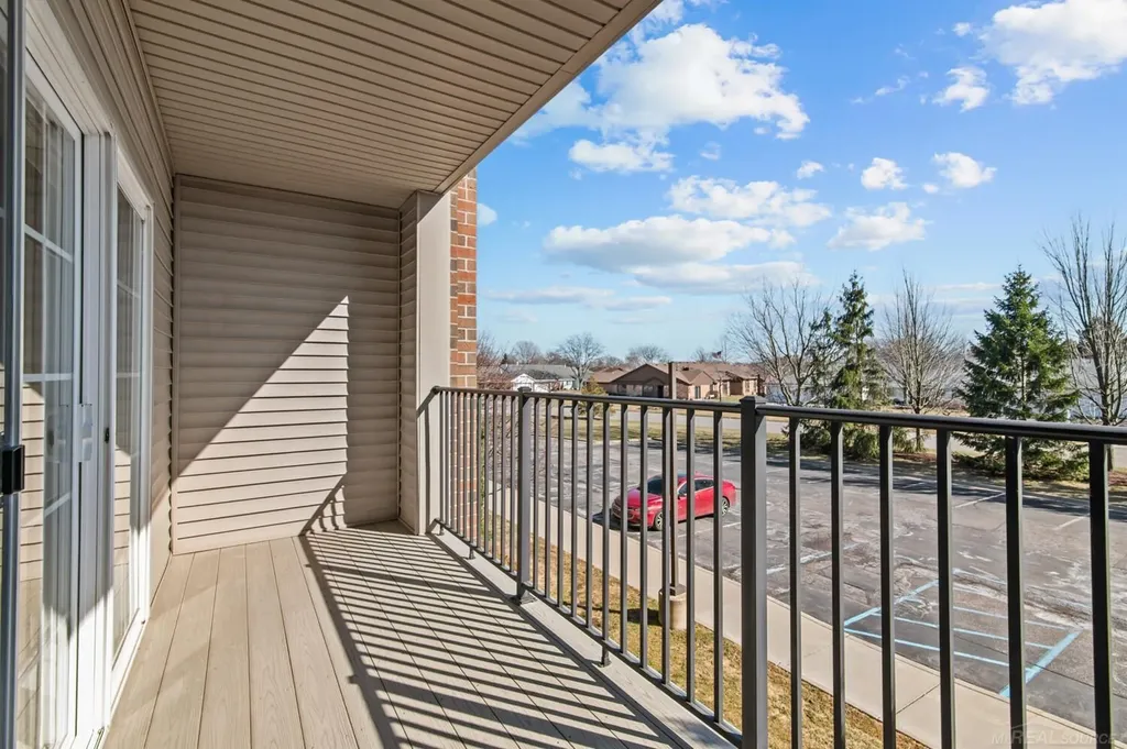 2116 Country Club Drive St. Clair Shores City MI 48082