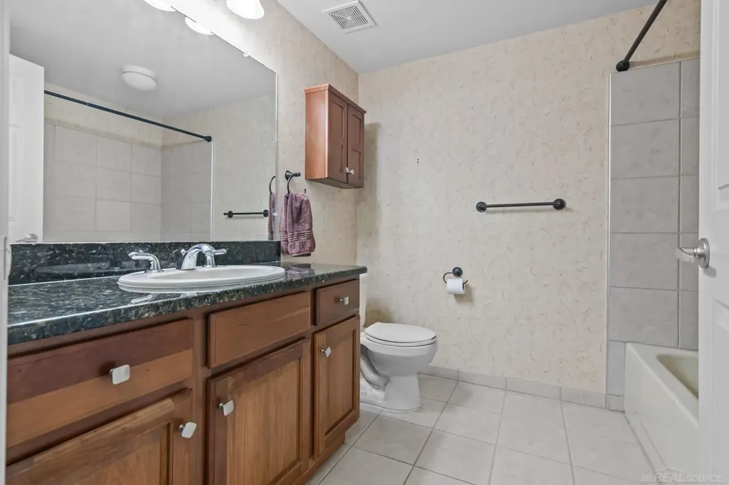 2116 Country Club Drive St. Clair Shores City MI 48082
