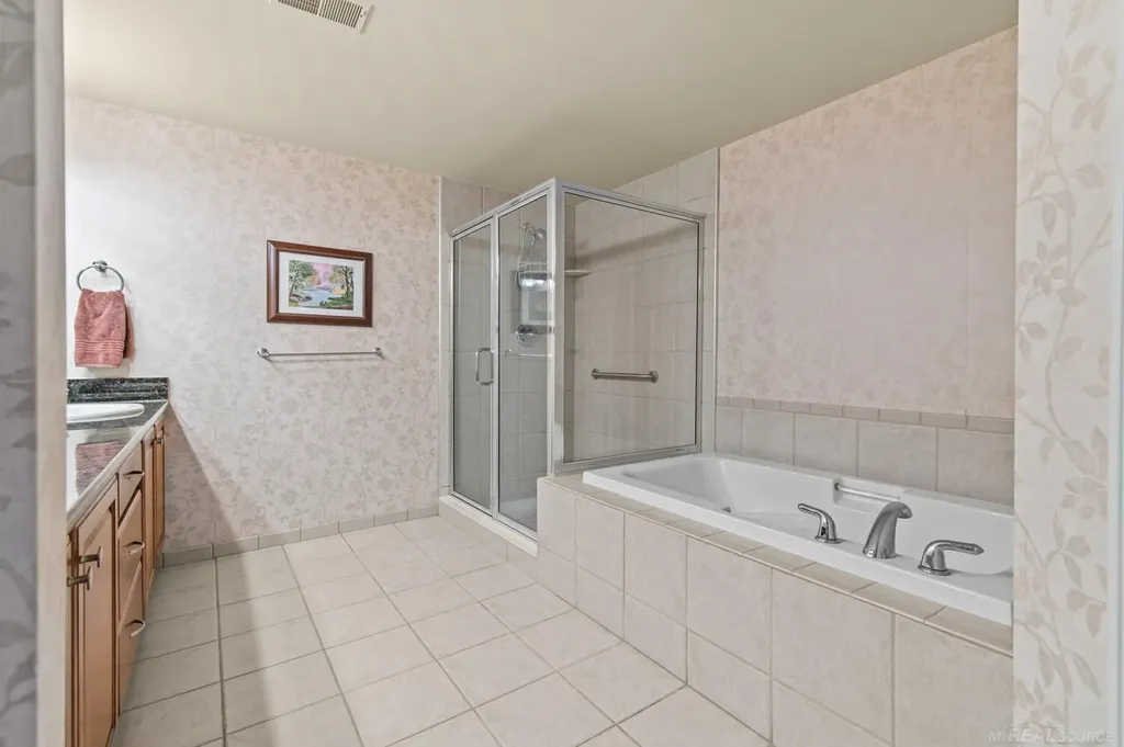 2116 Country Club Drive St. Clair Shores City MI 48082