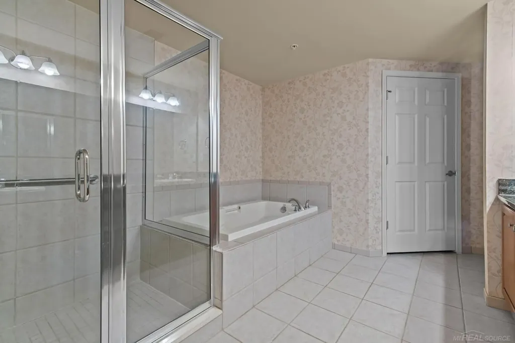 2116 Country Club Drive St. Clair Shores City MI 48082