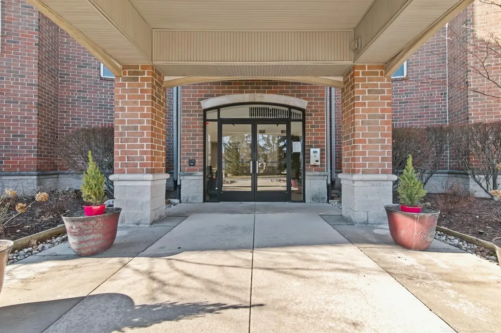 2116 Country Club Drive St. Clair Shores City MI 48082
