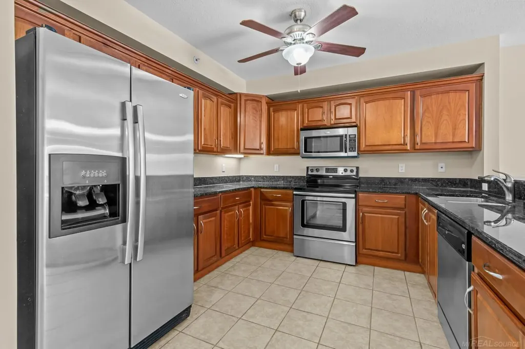 2116 Country Club Drive St. Clair Shores City MI 48082