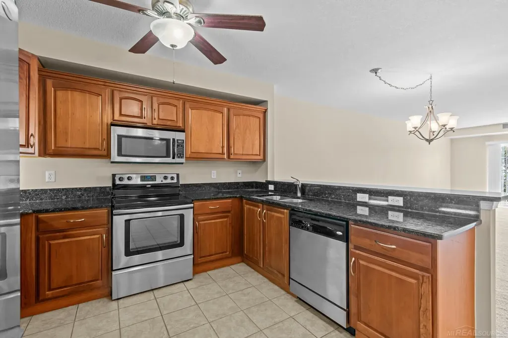 2116 Country Club Drive St. Clair Shores City MI 48082