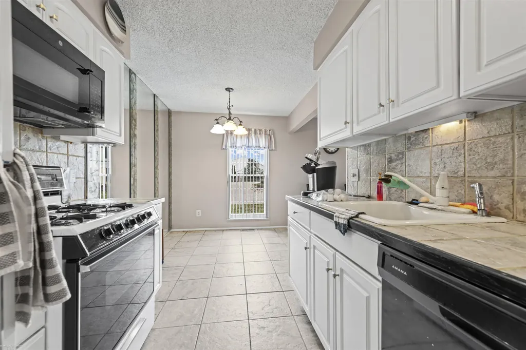 24704 Meadow Lane Harrison Charter Township MI 48045