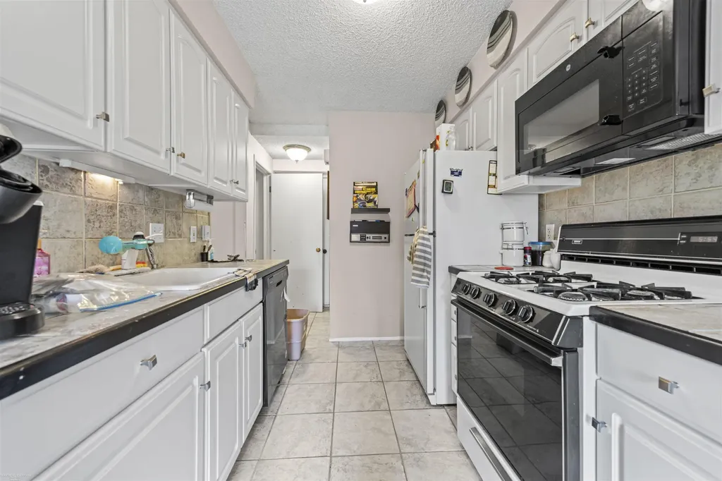 24704 Meadow Lane Harrison Charter Township MI 48045