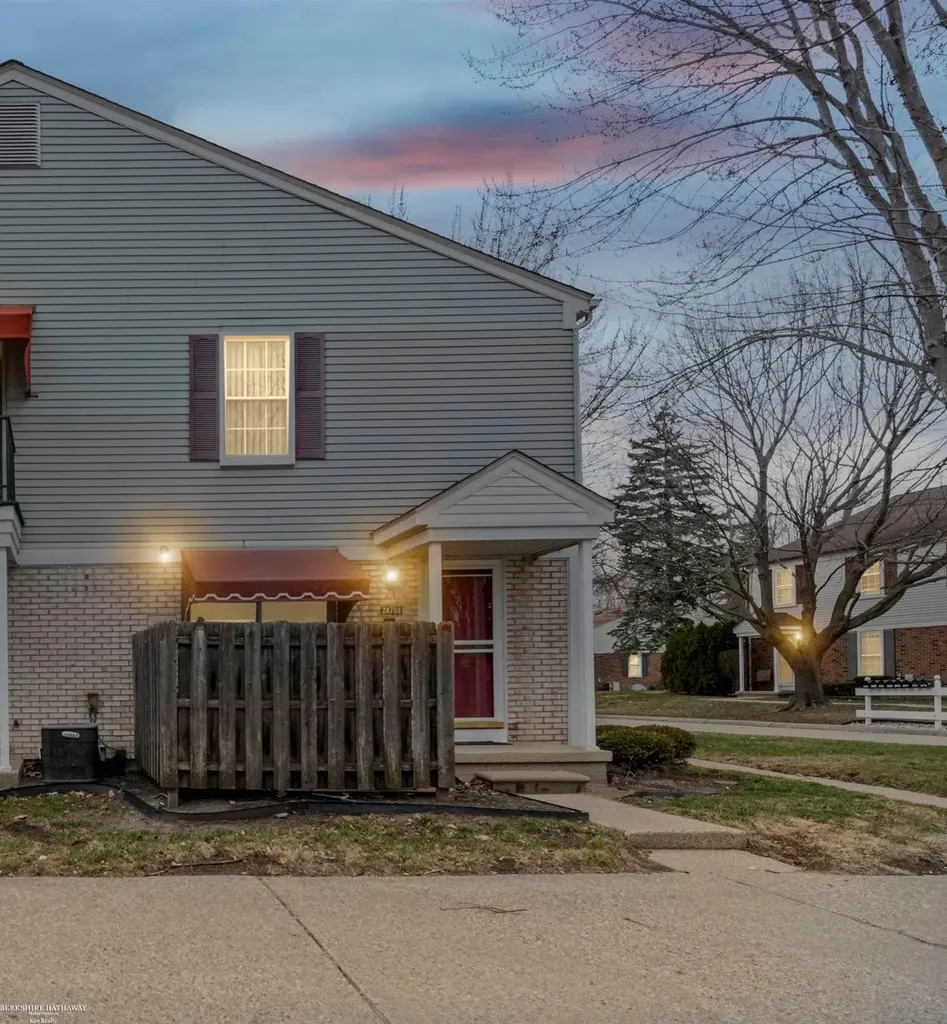 24704 Meadow Lane Harrison Charter Township MI 48045