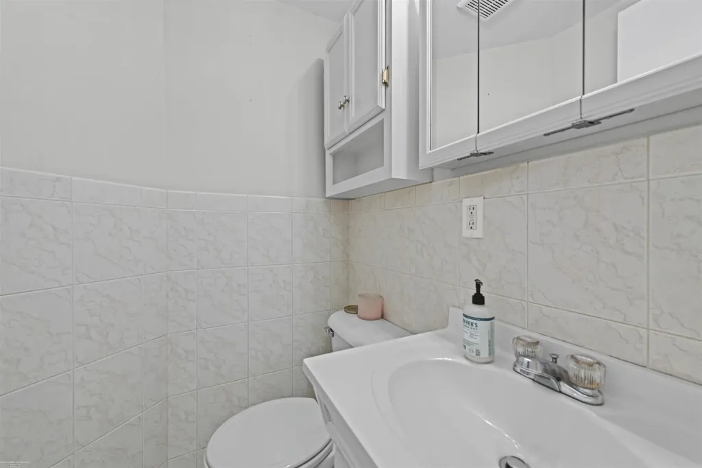 24704 Meadow Lane Harrison Charter Township MI 48045