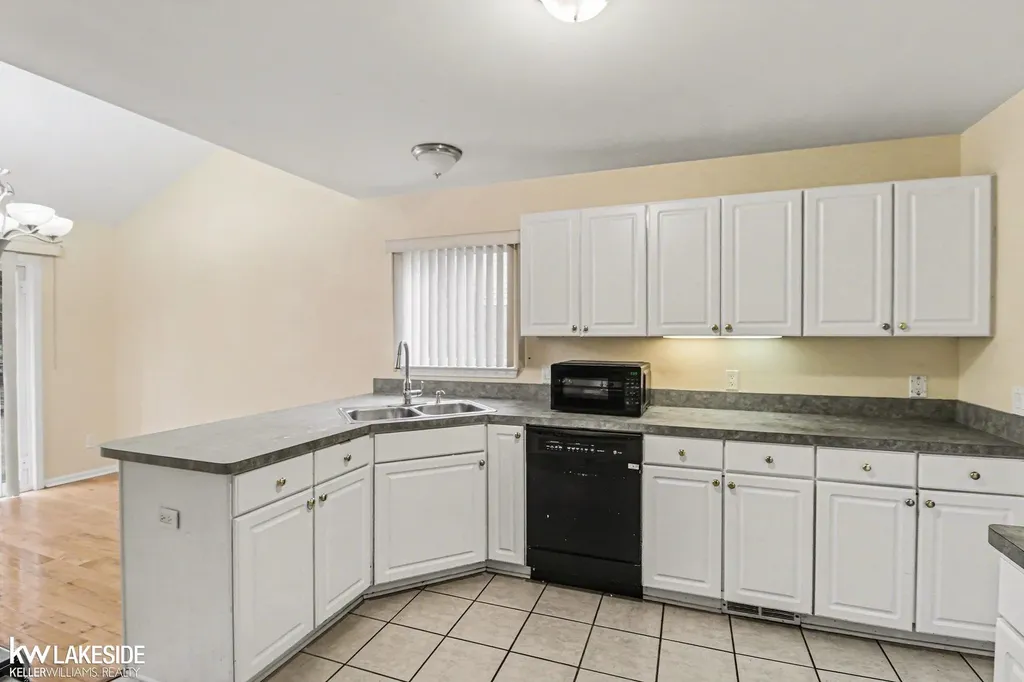 5823 Ortman Drive Sterling Heights City MI 48314