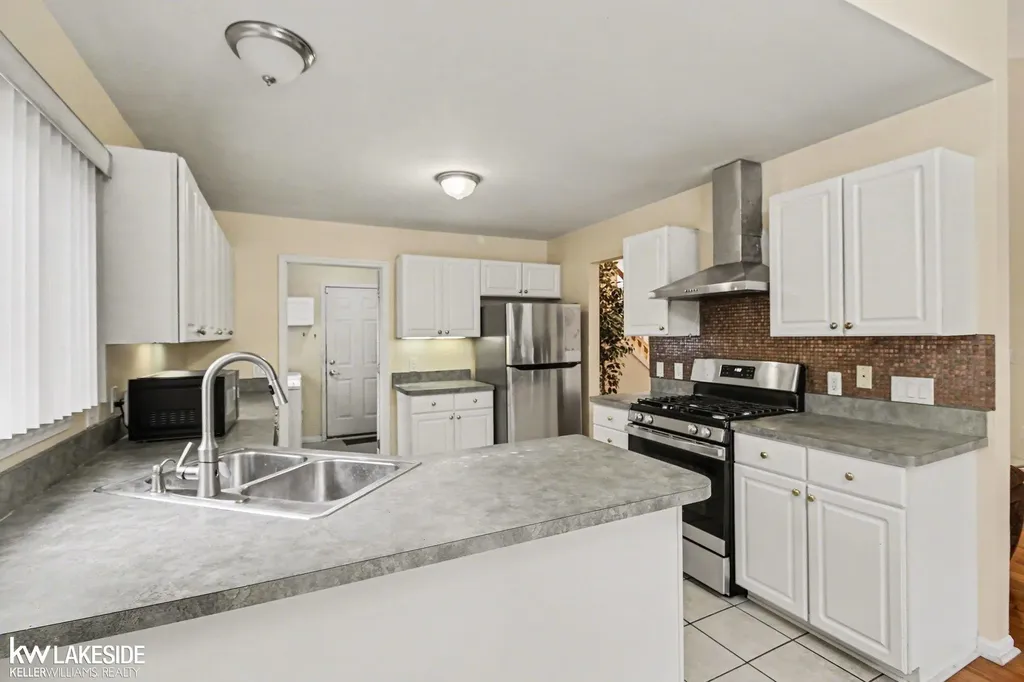 5823 Ortman Drive Sterling Heights City MI 48314