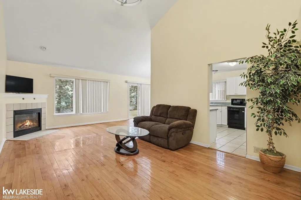 5823 Ortman Drive Sterling Heights City MI 48314