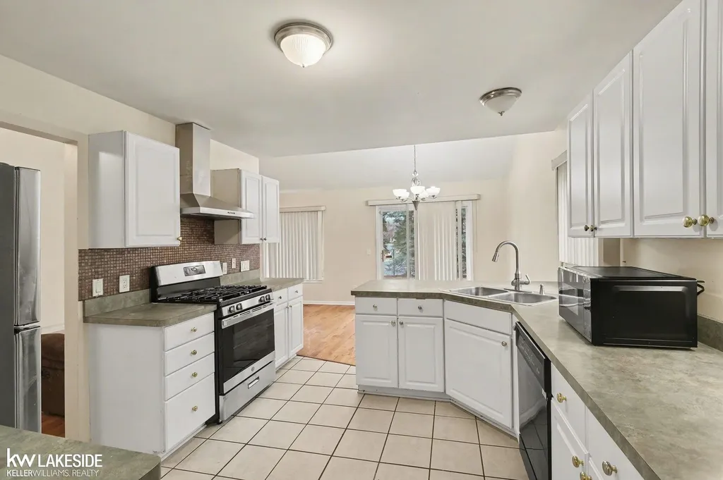 5823 Ortman Drive Sterling Heights City MI 48314