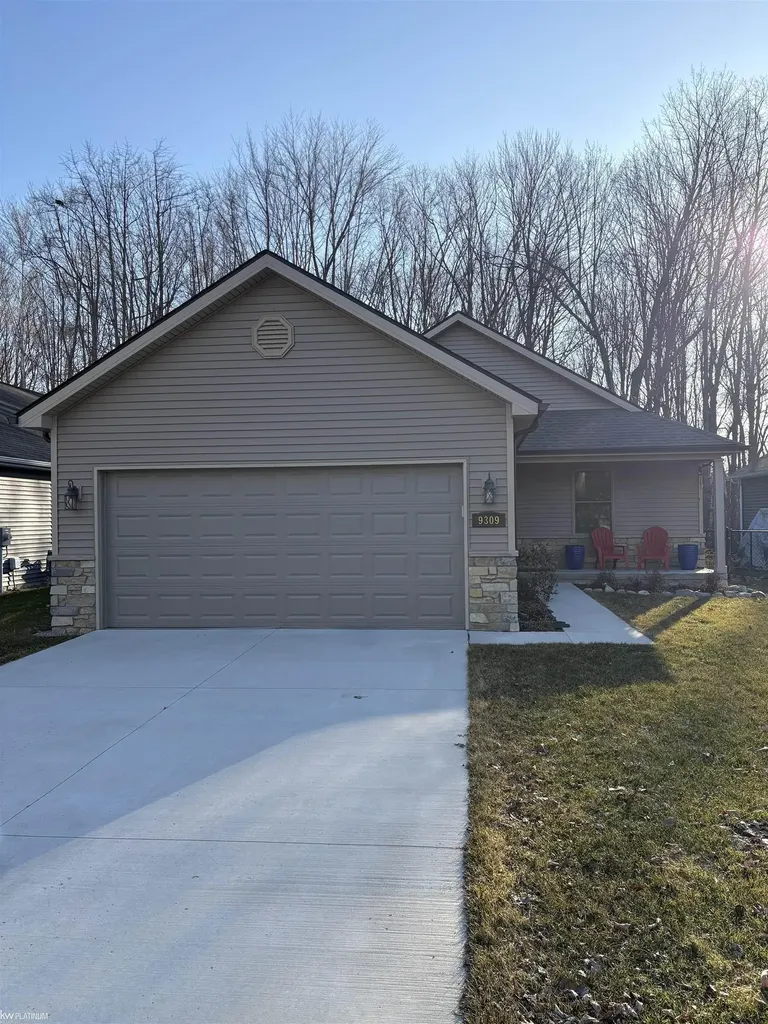 9309 Oakdale Street Clay Township MI 48001