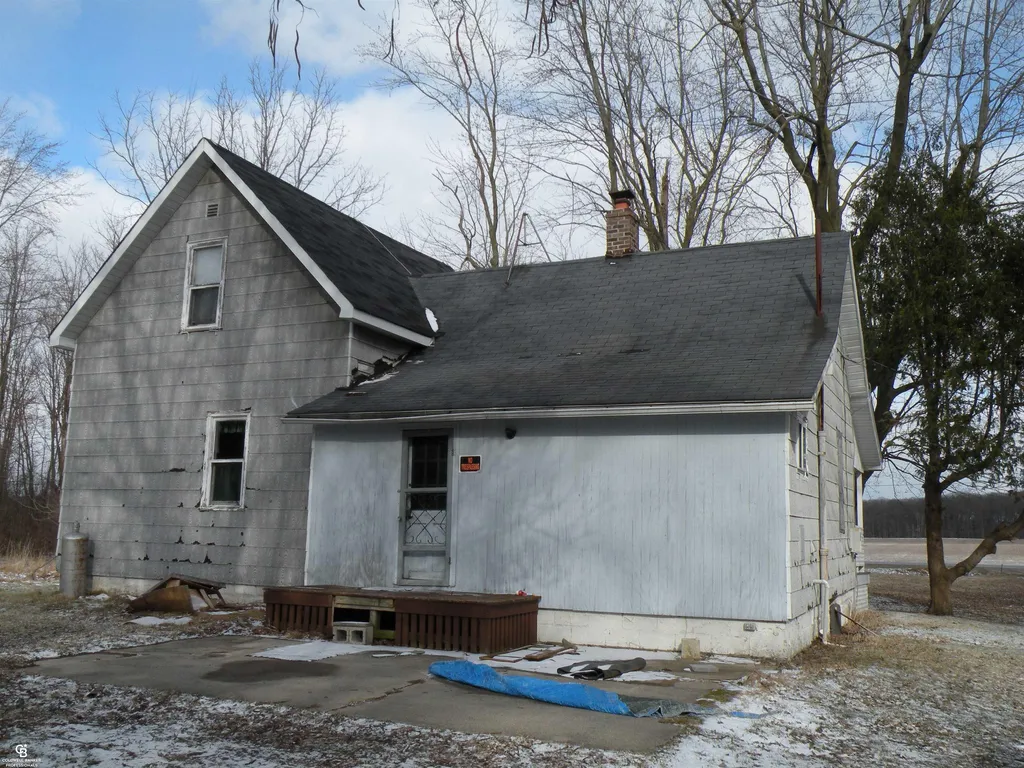 7627 Emmett Road Brockway Township MI 48097